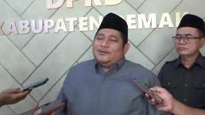 Ketua DPRD Demak Prihatin Siswa SDN 1 Bedono Belajar di Kolong Gedung