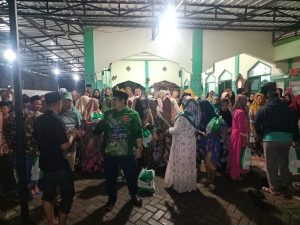 Ketua DPRD Demak Salurkan 500 Paket Sembako untuk Korban Banjir di Karangrejo