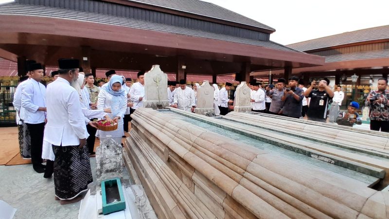 Pemkab Demak Lanjutkan Prosesi Grebeg Besar 2025 dengan Ziarah ke Makam Leluhur